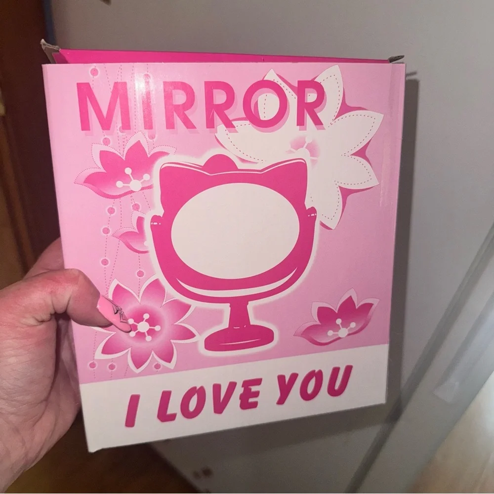 Hello kitty mirror - Picture 1 of 5